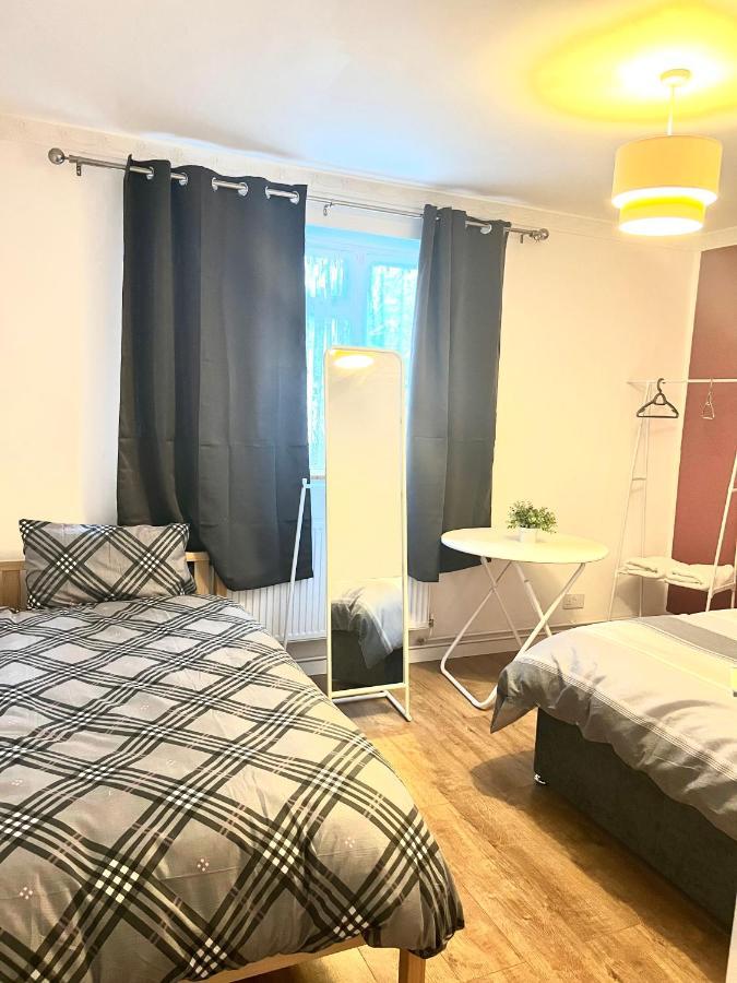 Large Room With Two Bed In Central London Luaran gambar